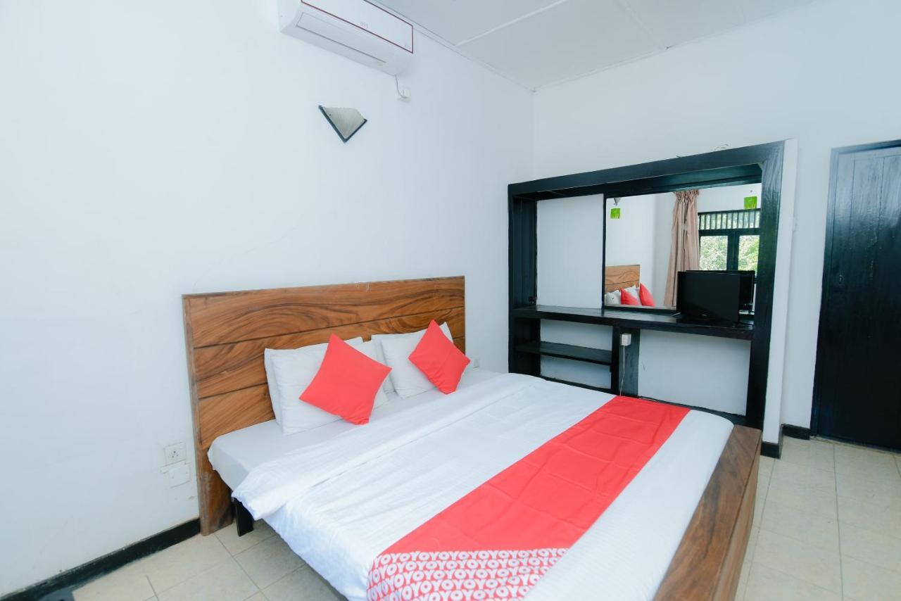 Oyo 479 Water Front Hotel Kandy Luaran gambar