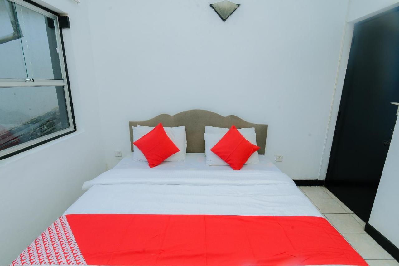 Oyo 479 Water Front Hotel Kandy Luaran gambar