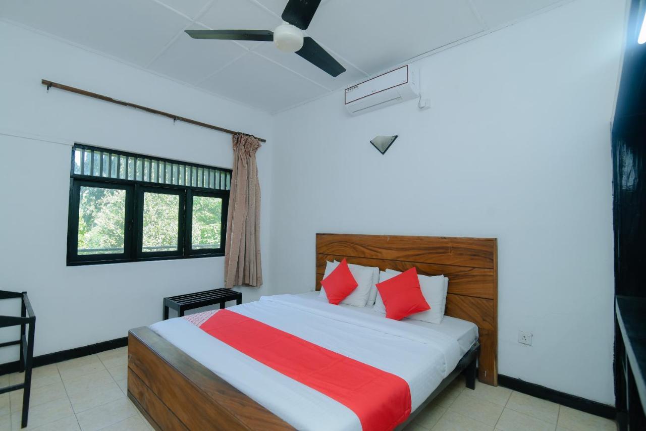 Oyo 479 Water Front Hotel Kandy Luaran gambar