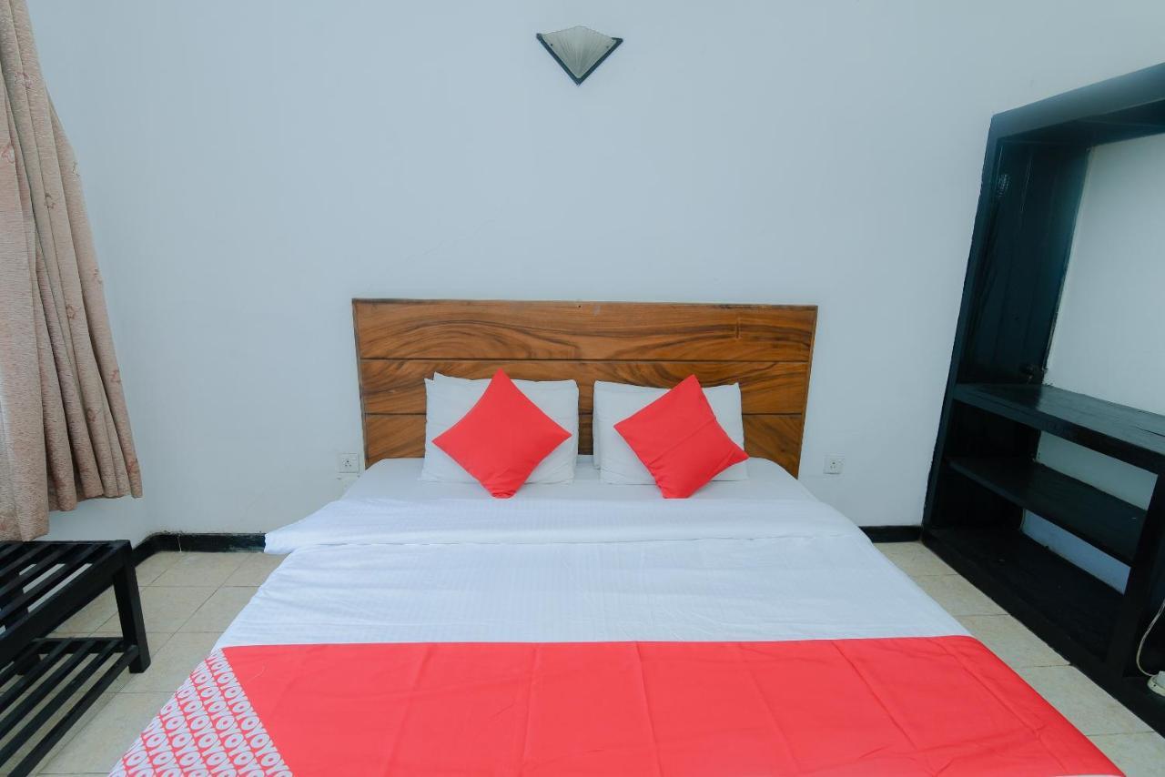 Oyo 479 Water Front Hotel Kandy Luaran gambar